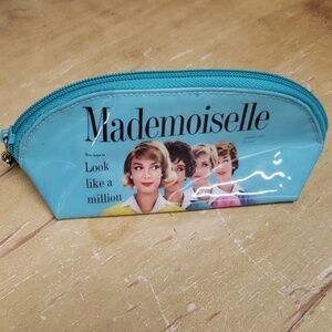𝅺MADEMOISELLE MAKEUP BAG.  7x3x3 inches